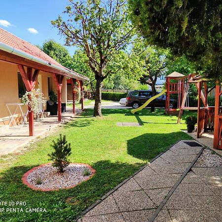 Apartman Aniko Vendeghaz Harkány Exterior foto