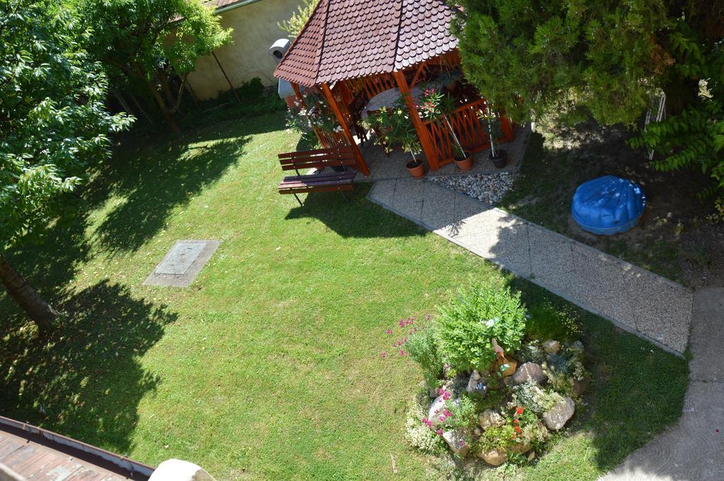 Apartman Aniko Vendeghaz Harkány Exterior foto