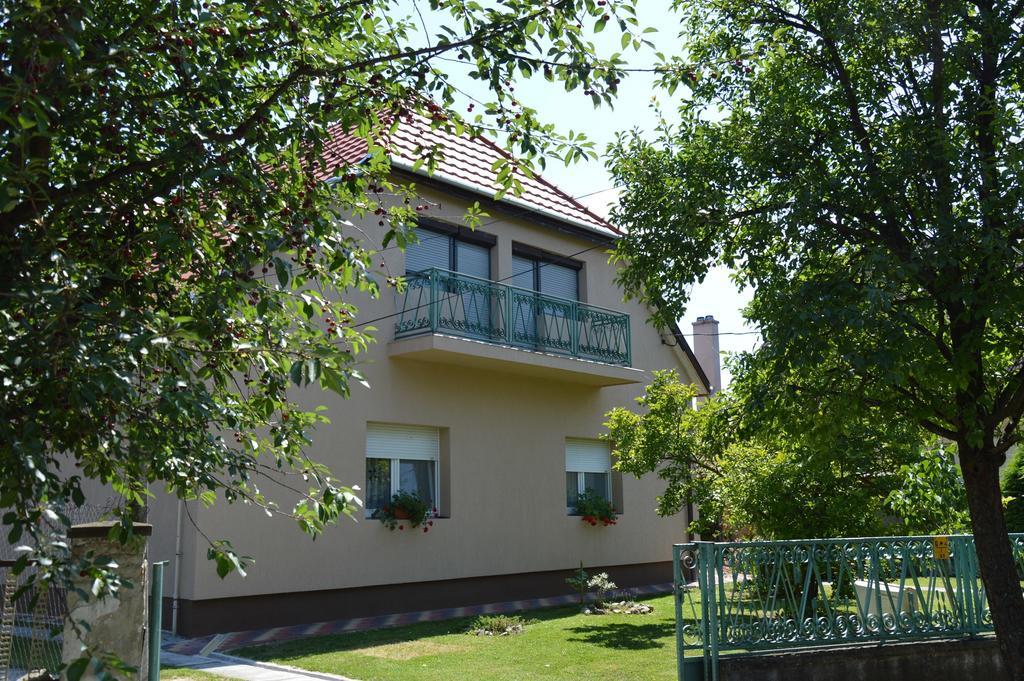 Apartman Aniko Vendeghaz Harkány Exterior foto