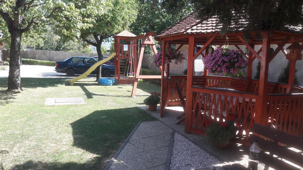 Apartman Aniko Vendeghaz Harkány Exterior foto