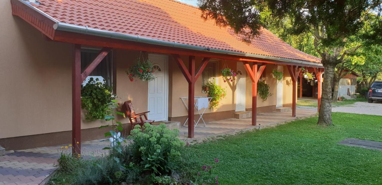 Apartman Aniko Vendeghaz Harkány Exterior foto